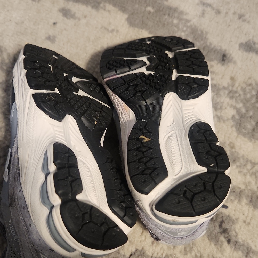 New Balance Kids' Gray Athletic Sneakers - Comfortable Everyday Shoes Size 7C - Picture 8 of 9